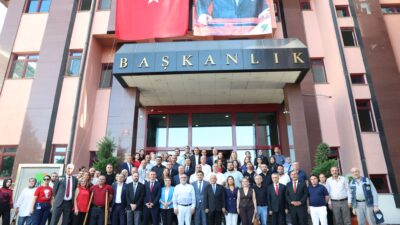 Mamak Belediyesi, 30 Ağustos Zafer Bayramı’nı belediye hizmet binası önünde