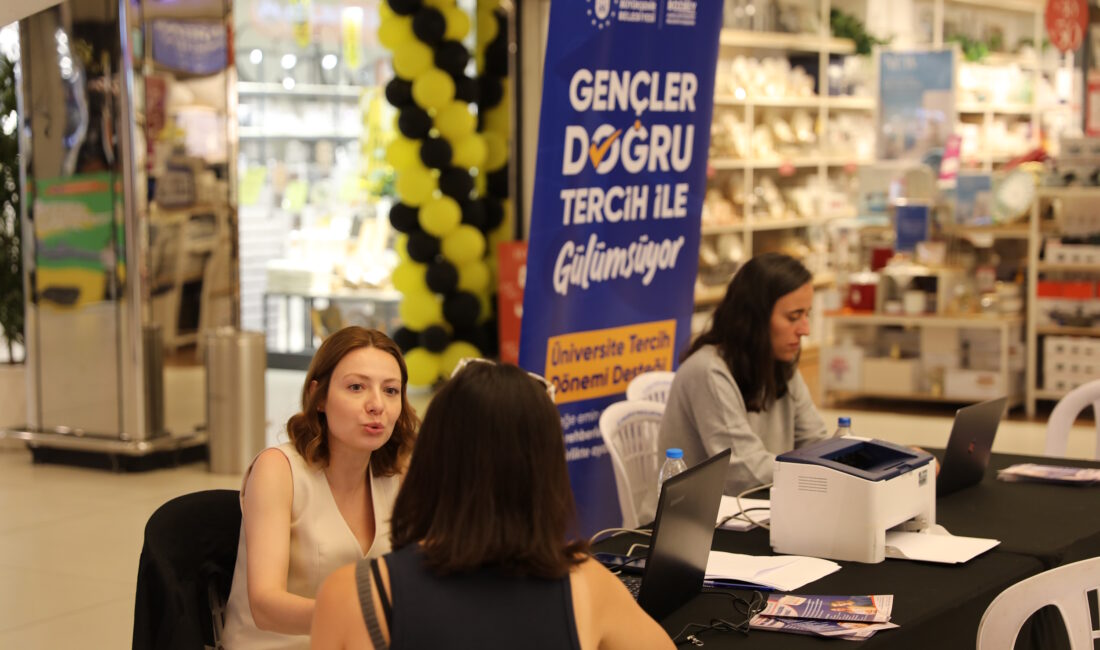 Bursa Büyükşehir Belediyesi, üniversiteye hazırlık sürecinde olduğu gibi tercih döneminde