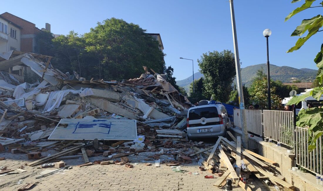  Bursa Büyükşehir Belediyesi, Balıkesir’in Sındırgı ilçesinde meydana gelen 6.1 büyüklüğündeki