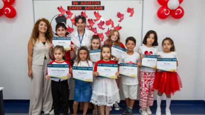 Bursa Büyükşehir Belediyesi tarafından düzenlenen ‘Renklerin Suyla Dansı’ temalı sulu