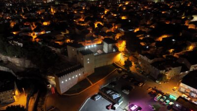 Bursa’da Müzeler Geceleri De Ziyarete Açık Bünyesindeki müzelerle kentin sahip olduğu tarihi ve kültürel zenginlikleri Bursalılarla