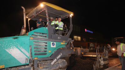 Bursa Büyükşehir’den Gece Gündüz Ulaşım Seferberliği Bursa Büyükşehir Belediyesi kent genelinde ulaşımını daha güvenli ve konforlu