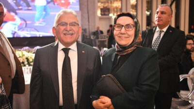 Başkan Büyükılıç’ın eşinden ilk açıklama Kontrol amaçlı anjiyo olan Kayseri Büyükşehir Belediye Başkanı Memduh Büyükkılıç’ın