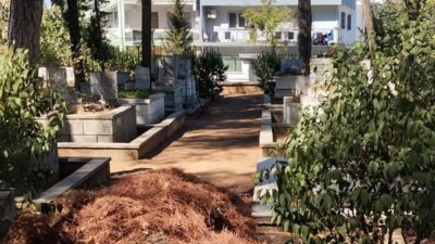 Efeler Belediyesi Mezarlık İşleri Müdürlüğü ekipleri, kent genelinde bulunan kabristanlarda