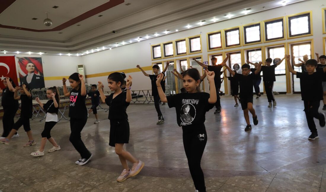 Nazilli Belediye Başkanı Op. Dr. Ertuğrul Tetik, Nazilli Belediyesi Halk Oyunları