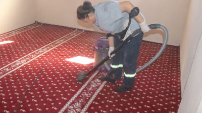 Nazilli’den Pazar Yeri Mescitlerine Kapsamlı Temizlik Nazilli Belediyesi Temizlik İşleri Müdürlüğü ekipleri, vatandaşların daha sağlıklı ve