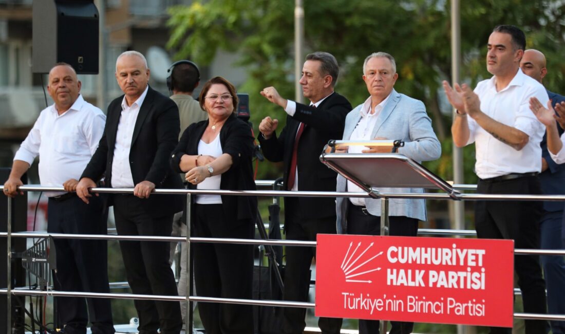 BAŞKAN YETİŞKİN BÜYÜK MİTİNGDE ÖZEL İLE OMUZ OMUZA VERDİ