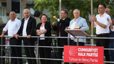 BAŞKAN YETİŞKİN BÜYÜK MİTİNGDE ÖZEL İLE OMUZ OMUZA VERDİ