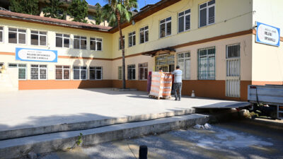 Kemer Belediye Başkanı Necati Topaloğlu‘nun “Eğitim varsa gelecek var” projesi