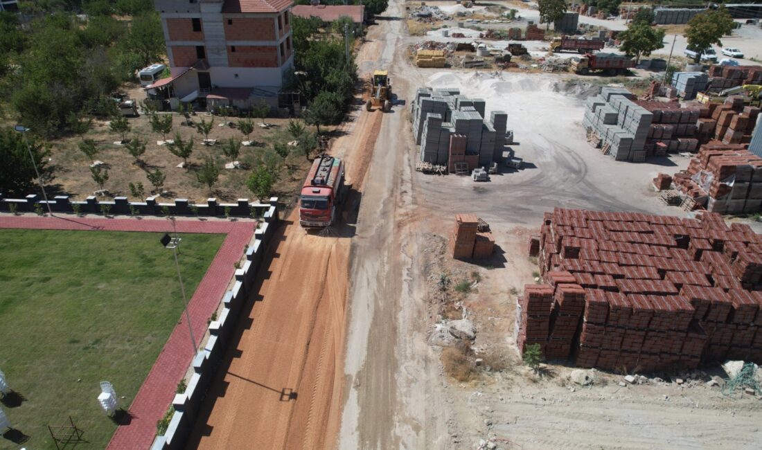 Korkuteli Belediyesi, ilçede yürüttüğü sathi kaplama çalışmalarına ek olarak sıfırdan