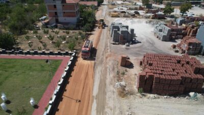 Korkuteli Belediyesi, ilçede yürüttüğü sathi kaplama çalışmalarına ek olarak sıfırdan