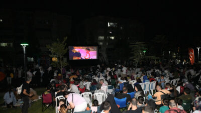 Osmangazi Belediyesi’nin yaz akşamlarını şenlendiren yaz etkinlikleri
programı, Güneştepe Mahallesi’nde açık