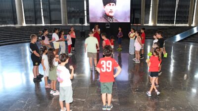 Osmangazi Belediyesi, yaz tatili döneminde çocukları edebiyat ve sanatla buluşturmayı