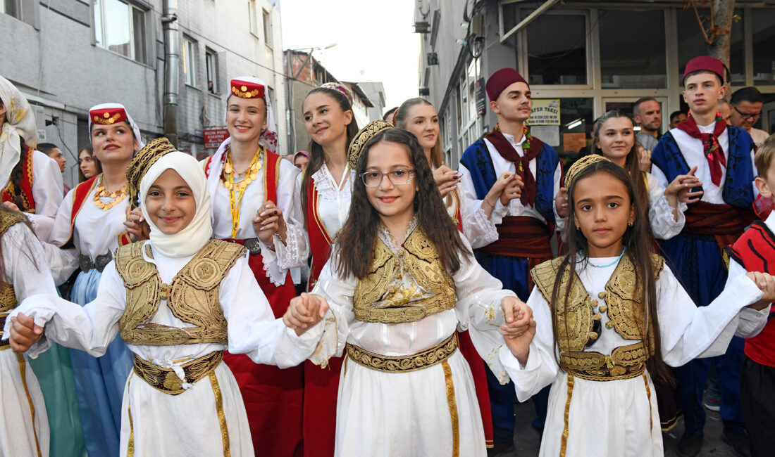 Balkan kültürünü Bursa sokaklarına taşıyan Uluslararası NAKEM Osmangazi Belediyesi Balkan