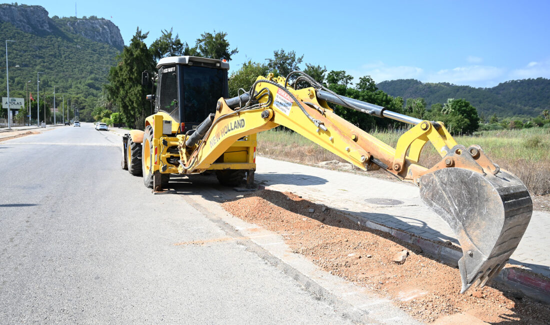 TEDAŞ‘ın Kemer’de yaptığı altyapı yenileme ve aydınlatma çalışmaları nedeniyle tahrip