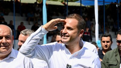 65.Geleneksel Kurtdereli Mehmet Pehlivan Yağlı Güreşleri coşkuyla başladı Ahmet Akın’dan Kurtdereli Er Meydanı’na yeni tribün