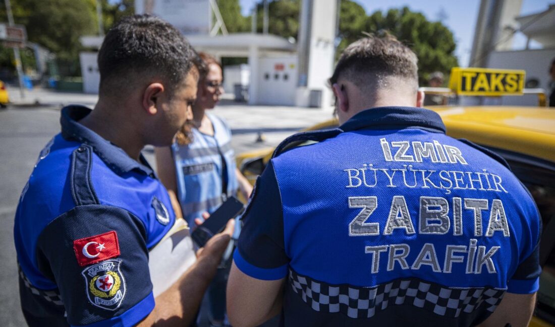 İzmir Büyükşehir Belediyesi Zabıta Dairesi Başkanlığı ekipleri, hem yolcuların hem