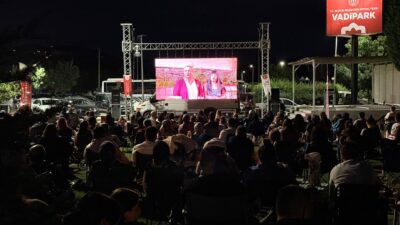 Bilecik Belediyesi Vadipark Sosyal Tesisleri’nde izleyiciyle buluşan “Aile Arasında” adlı