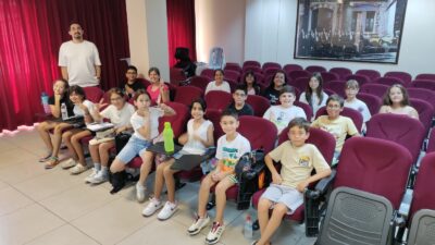 Çiğli Belediyesi'nin kültür-sanat çalışmaları kapsamında kurulan Gençlik Tiyatrosu yeni döneme