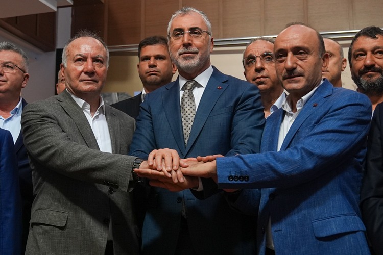 Çalışma ve Sosyal Güvenlik Bakanı Vedat Işıkhan, Bakanlık’ta TÜRK-İŞ Genel