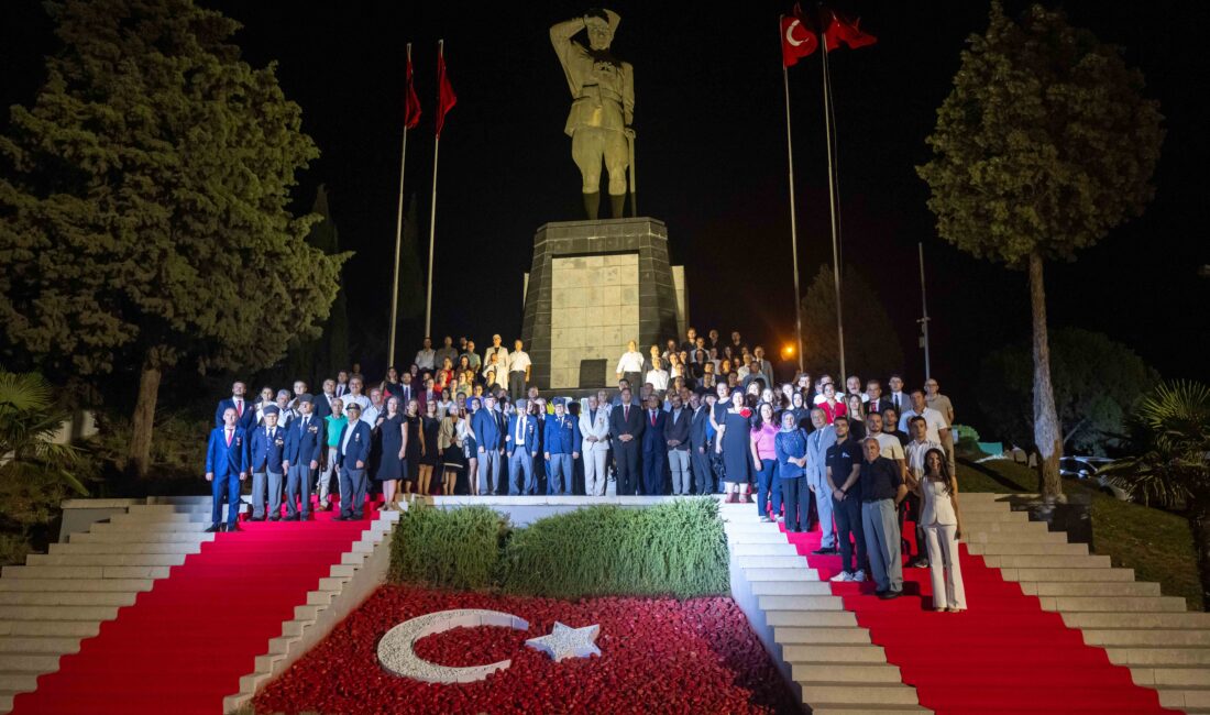 Bornova Belediyesi’nin ev sahipliğinde düzenlenen 30 Ağustos Zafer Bayramı’nın 103.