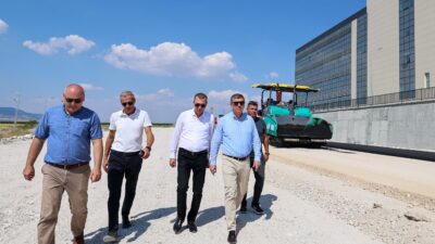 Burdur Belediye Başkanı Ali Orkun Ercengiz, Devlet Hastanesi Altındaki Asfalt Çalışmalarını İnceledi Burdur Belediye Başkanı Ali Orkun Ercengiz, yeni Burdur Devlet Hastanesi’nin
alt