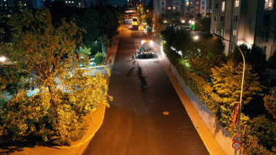 KÜÇÜKÇEKMECE’DE ASFALT ÇALIŞMALARI İLE YOL KONFORU ARTIYOR Küçükçekmece Belediyesi ilçenin çeşitli mahallelerinde sürdürdüğü asfalt yama ve asfalt