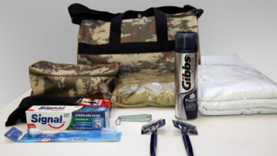 Küçükçekmece Belediyesi, vatani görevini yerine getirecek gençlere asker çantası ile