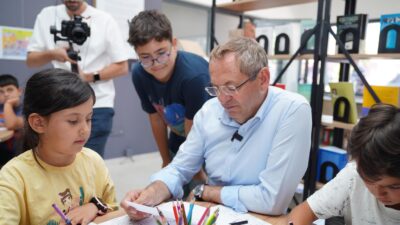 Ayvalık Belediyesi tarafından düzenlenen Karikatür Atölyesi’nde, Kırlangıç Yaşam Merkezi Oktay