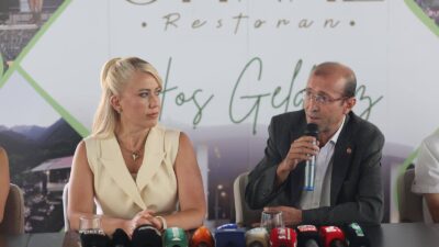Merkezefendi Belediye Başkanı Şeniz Doğan, Ornaz Restaurant’ta düzenlenen etkinlikte gazeteciler