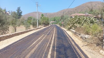 Marmaris Bördübet Yolları Yenileniyor Marmaris Belediyesi, kırsal mahallelerde yaşam kalitesini artırmaya yönelik çalışmalarını
sürdürüyor. Çalışmalar