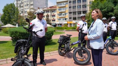 Eskişehir Büyükşehir Belediyesi’nden Sürdürülebilir Ulaşım İçin Yeni Adım Eskişehir Büyükşehir Belediyesi, çevreci ve hızlı ulaşım için zabıta ekiplerini