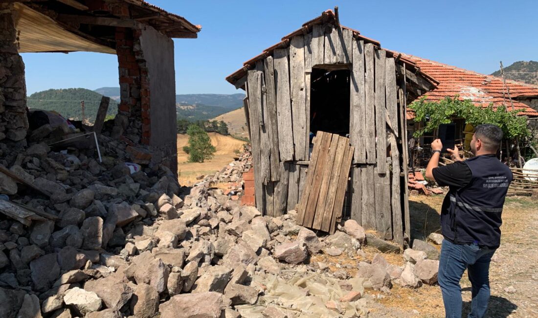 Eskişehir Büyükşehir Belediyesi, Balıkesir merkezli depremlerin ardından hasar tespit çalışmalarına