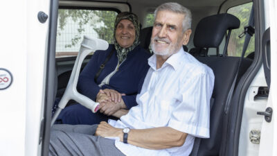 Mersin Büyükşehir Onkoloji Hastalarına Ücretsiz Servis Hizmeti Veriyor Mersin Büyükşehir Belediyesi’nin, ‘yurttaş odaklı hizmet’ anlayışı hız kesmeden devam