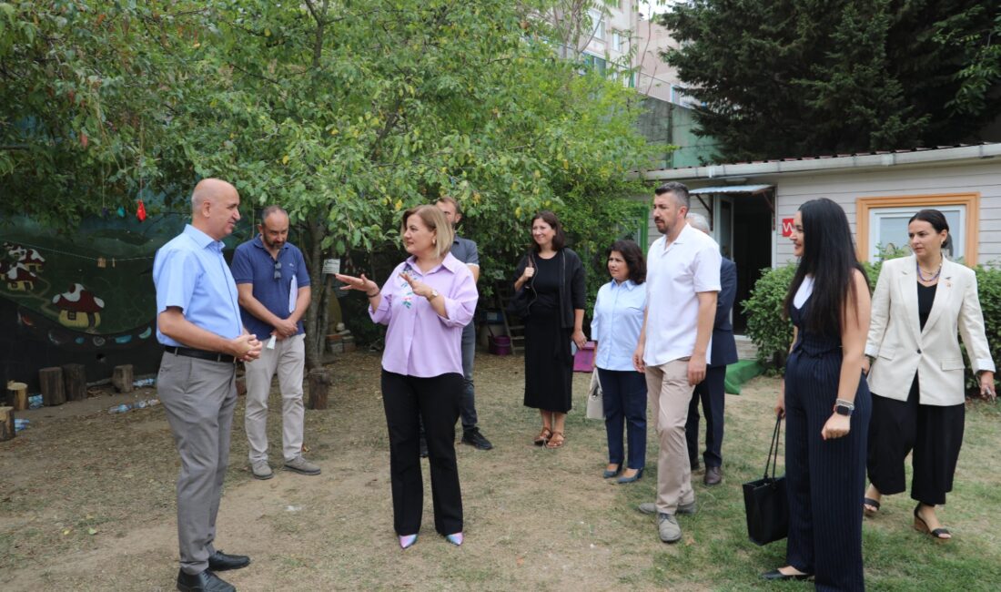 İzmit Belediye Başkanı Fatma Kaplan Hürriyet, Turgut Mahallesi’ndeki “Sevgi Tomurcukları