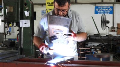 Belediye Atölyesi Üretiyor, Kepez Güzelleşiyor Kepez Belediyesi, tasarrufu ön planda tutan hizmet anlayışıyla, ilçenin ihtiyaçlarını