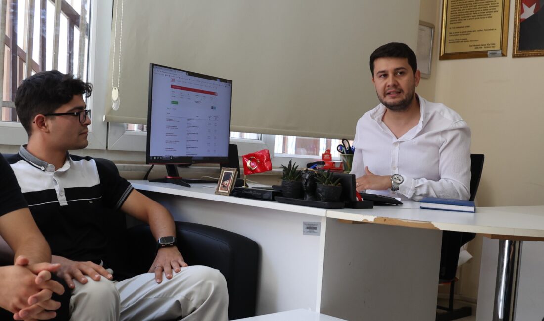 Antalya Büyükşehir Belediyesi, üniversite sınavına hazırlık sürecinde destek verdiği gençleri,