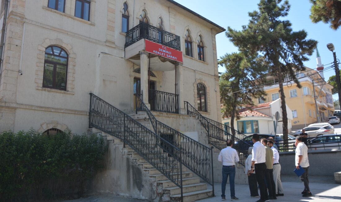 Manisa Büyükşehir Belediye Meclisi komisyon üyeleri ilk olarak Demirci Belediye