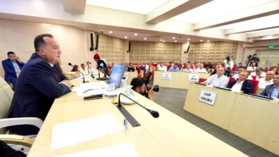 Ağustos ayı meclis toplantısında maddelerin görüşülmesine geçilmeden gündemi değerlendiren Manisa