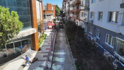 Manisa Büyükşehir Merkezde Yolları Yeniliyor Asfalt sezonunun açılmasından itibaren il genelindeki yol çalışmalarına devam eden