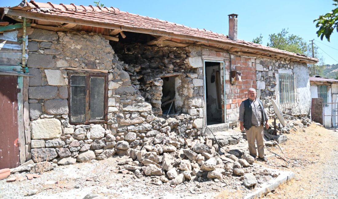 Manisa Büyükşehir Belediyesi, Balıkesir Sındırgı depreminde zarar gören Kırkağaç’a bağlı
