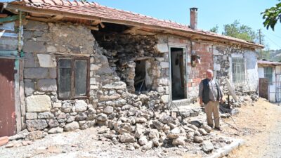 Manisa Büyükşehirden Deprem Mağdurlarına Yardım Eli Manisa Büyükşehir Belediyesi, Balıkesir Sındırgı depreminde zarar gören Kırkağaç’a bağlı