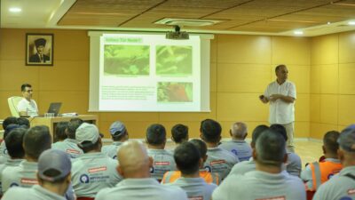 Antalya Büyükşehir’den İlaçlama Personeline Eğitim Antalya Büyükşehir Belediyesi, vektörlerle mücadele kapsamında 1700 personelle ilaçlama çalışmalarının