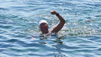 Kadıköylü Açık Su Yüzücüsü İrem Sönmez’den 30 Ağustos’ta 30 Saatlik Yüzme Performansı Kadıköy Belediyesi‘nin desteğiyle Kadıköylü sporcu İrem Sönmez, 30 Ağustos Zafer