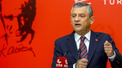 Cumhuriyet Halk Partisi Genel Başkanı Özgür Özel, partisinin genel merkezinde