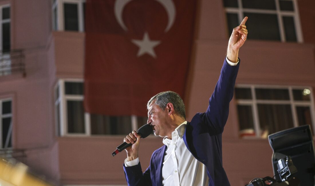Cumhuriyet Halk Partisi Genel Başkanı Özgür Özel, İstanbul Beyoğlu’nda gerçekleştirilen