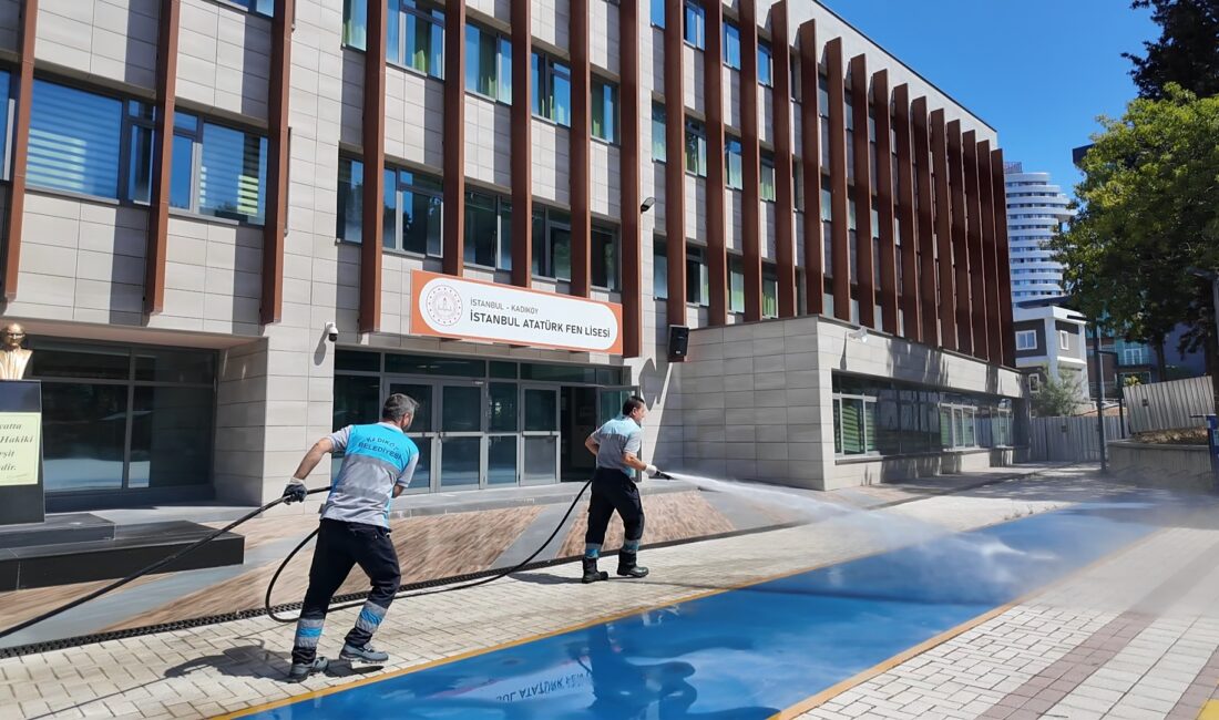 Kadıköy Belediyesi, öğrencilerin sağlıklı ve temiz bir ortamda eğitime başlamaları