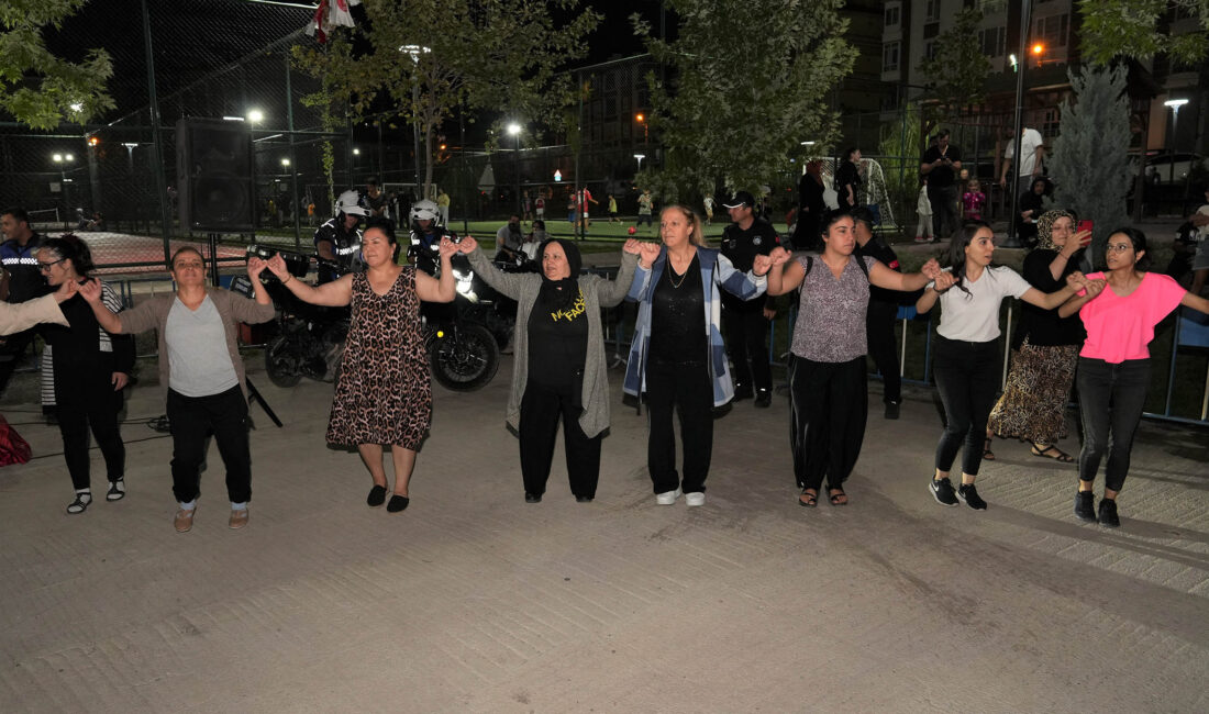 Keçiören Belediyesi‘nin düzenlediği yaz konserlerinin ikincisi Yayla Mahallesi’nde bulunan Ahmet