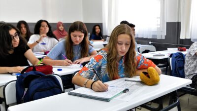 Bornova Belediyesi’nin ücretsiz eğitim desteği sunduğu BELGEM, 2025-2026 Eğitim-Öğretim Yılı’na