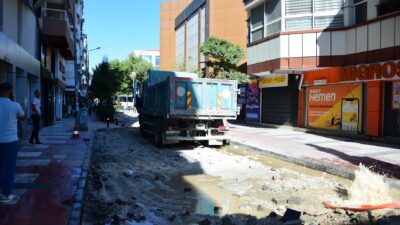 Şehzadeler’in En Yoğun Caddelerinde Yol Ve Kaldırımlar Yenileniyor Şehzadeler Belediyesi ile Manisa Büyükşehir Belediyesi işbirliğinde, Şehzadeler ’in en